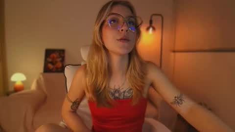 Linda Sofia help me get to 100 thumbs up online show from 12, 10, 2025