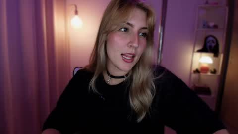 Linda Sofia help me get to 100 thumbs up online show from 26, 4, 2026