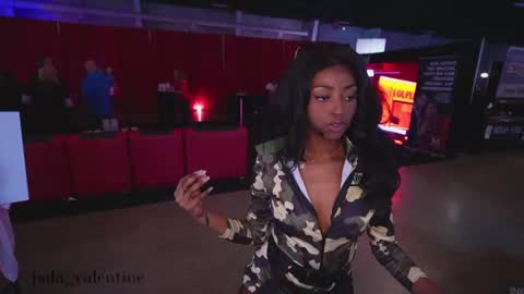 Snapshot of jada_valentine chatting on 19, 10, 2025 Jada online show from 19, 10, 2025