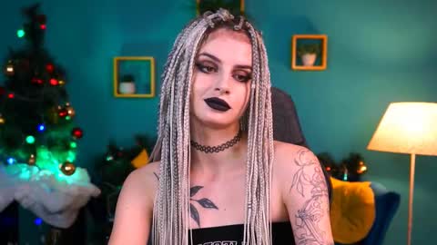 jade_castle online show from 18, 12, 2024