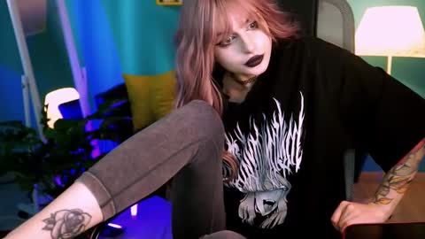 jade_castle online show from 8, 3, 2025