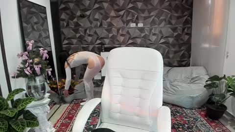 Snapshot of jade_porn chatting on 3, 12, 2024 Jade independent model online show from 3, 12, 2024