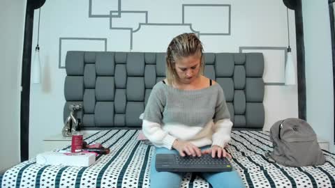 Snapshot of jade_squirt chatting on 7, 12, 2024 Jade online show from 7, 12, 2024
