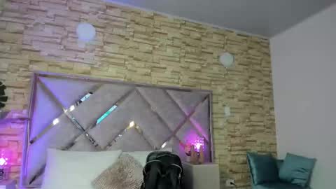 jade white  online show from 16, 9, 2025