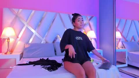 Snapshot of jadeekhan chatting on 7, 10, 2025 Jade online show from 7, 10, 2025