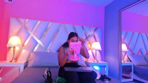 Snapshot of jadeekhan chatting on 9, 10, 2025 Jade online show from 9, 10, 2025