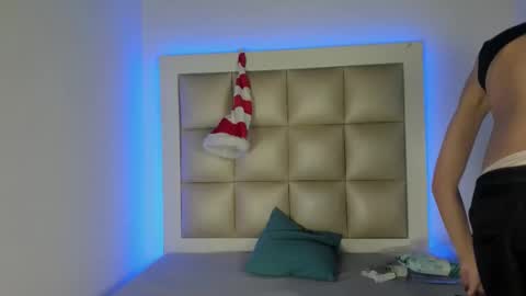 Snapshot of jadeestudios chatting on 4, 12, 2025 jadeestudios online show from 4, 12, 2025