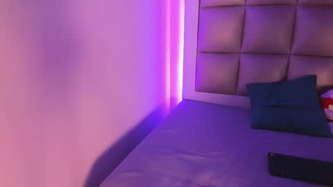 Snapshot of jadeestudios chatting on 18, 12, 2025 jadeestudios online show from 18, 12, 2025