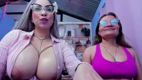 Snapshot of jademooms chatting on 20, 10, 2025 JADEMOOMS online show from 20, 10, 2025