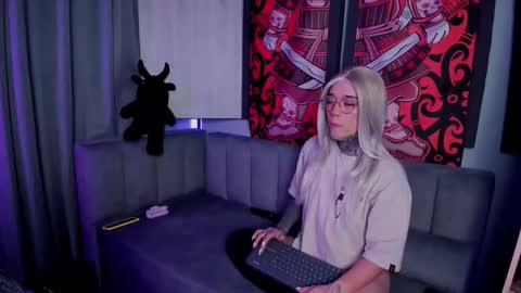 Jade  Khada online show from 17, 10, 2025