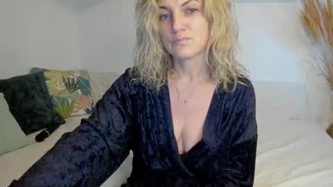 Snapshot of jadore_able82 chatting on 3, 2, 2026 elena online show from 3, 2, 2026