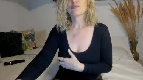 Snapshot of jadore_able82 chatting on 24, 3, 2026 elena online show from 24, 3, 2026