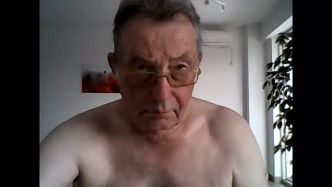 Snapshot of jahanc01 chatting on 9, 10, 2025 Malko online show from 9, 10, 2025