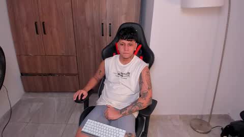 Snapshot of jake_pons chatting on 27, 11, 2025 Jake Pons online show from 27, 11, 2025