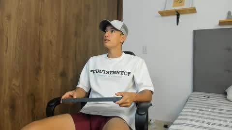 Snapshot of jake_shadow14 chatting on 21, 9, 2025 Hi guys im new 3 online show from 21, 9, 2025