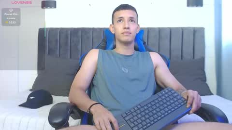 Snapshot of jake_shadow14 chatting on 16, 10, 2025 Hi guys im new 3 online show from 16, 10, 2025