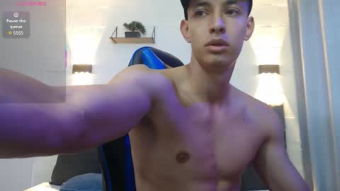 Snapshot of jake_shadow14 chatting on 18, 10, 2025 Hi guys im new 3 online show from 18, 10, 2025