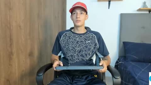 Snapshot of jake_shadow14 chatting on 27, 10, 2025 Hi guys im new 3 online show from 27, 10, 2025