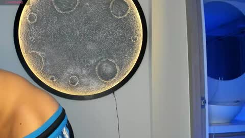 Santiago online show from 12, 11, 2025