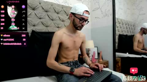 jakemagnus_ online show from 4, 1, 2025