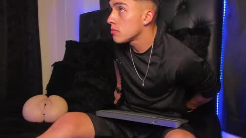 Snapshot of james1lee_ chatting on 14, 1, 2025 LeonardoInsta LeonardoperezcoPvt open online show from 14, 1, 2025