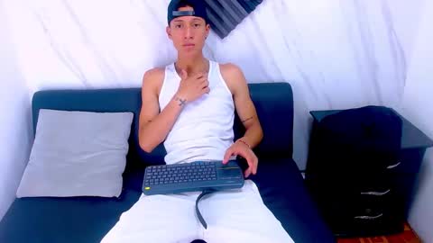 Snapshot of james_bronow_ chatting on 7, 1, 2026 James online show from 7, 1, 2026