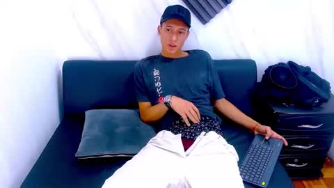 Snapshot of james_bronow_ chatting on 8, 1, 2026 James online show from 8, 1, 2026