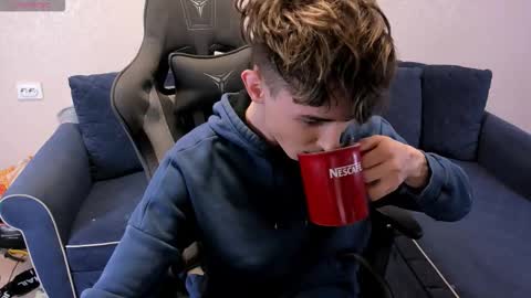 Snapshot of james_mil chatting on 18, 9, 2025 James online show from 18, 9, 2025