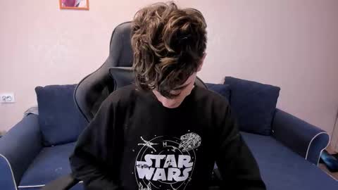 Snapshot of james_mil chatting on 9, 10, 2025 James online show from 9, 10, 2025