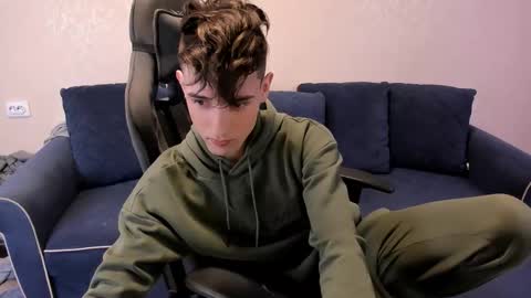 Snapshot of james_mil chatting on 29, 10, 2025 James online show from 29, 10, 2025