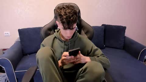 Snapshot of james_mil chatting on 31, 10, 2025 James online show from 31, 10, 2025