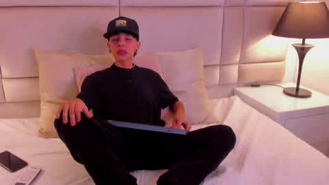 jamess_ford online show from 28, 1, 2025