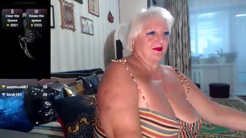 Snapshot of jane_beech chatting on 7, 10, 2025 JaneBeech online show from 7, 10, 2025