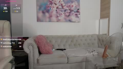 Snapshot of janellebrown_ chatting on 30, 1, 2025 Janelle Brown online show from 30, 1, 2025