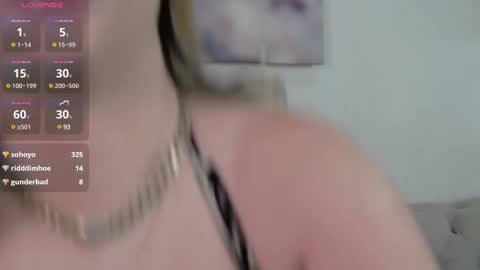 Snapshot of janellebrown_ chatting on 4, 3, 2025 Janelle Brown online show from 4, 3, 2025