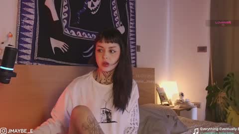 Snapshot of janne_maybe chatting on 13, 1, 2025 jmaybe e online show from 13, 1, 2025