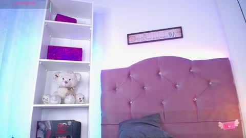 Snapshot of janne_moon chatting on 24, 11, 2025 Janne online show from 24, 11, 2025