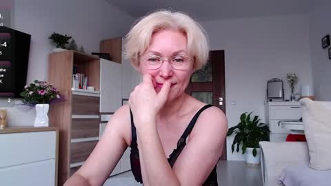 Snapshot of jasmin18v chatting on 8, 3, 2026 Jasmin room for people 40 online show from 8, 3, 2026