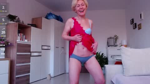 Snapshot of jasmin18v chatting on 9, 3, 2026 Jasmin room for people 40 online show from 9, 3, 2026
