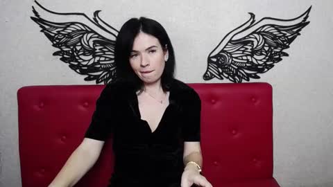 JasmineKouch online show from 25, 1, 2025