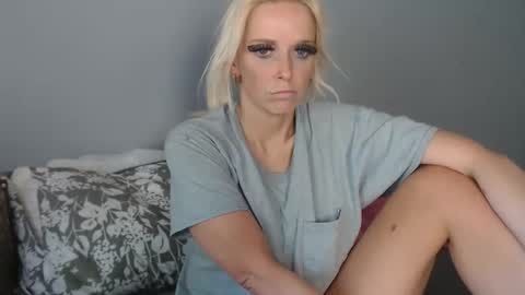 Snapshot of jaydenangel chatting on 4, 5, 2026 Blondie Queen Jayden online show from 4, 5, 2026