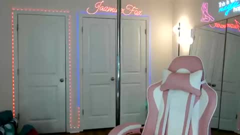 Jazmine Fox online show from 13, 5, 2026