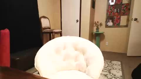 Snapshot of jbeautyxx chatting on 19, 10, 2025 J Nicole online show from 19, 10, 2025