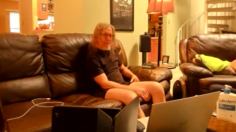 Snapshot of jdineuless chatting on 12, 4, 2026 JDinEuless online show from 12, 4, 2026