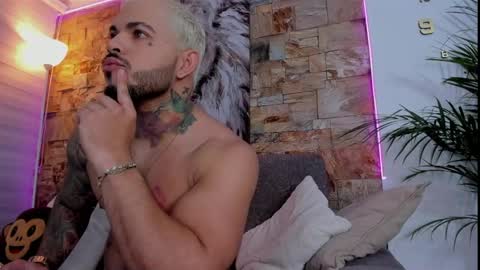 Snapshot of jean_lopez chatting on 15, 4, 2026 Jean axelcrow Modelo Independiente online show from 15, 4, 2026