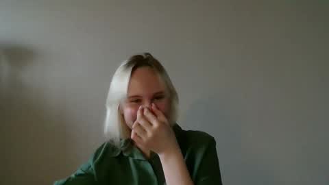 Snapshot of jeanettdirollo chatting on 14, 10, 2025 Hi Im Stella online show from 14, 10, 2025