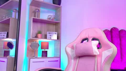 Snapshot of jeanne_holland chatting on 1, 5, 2026 Jeanne Holland online show from 1, 5, 2026