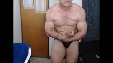 Snapshot of jefmuscletw chatting on 23, 10, 2025 brayam online show from 23, 10, 2025