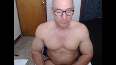 Snapshot of jefmuscletw chatting on 24, 10, 2025 brayam online show from 24, 10, 2025