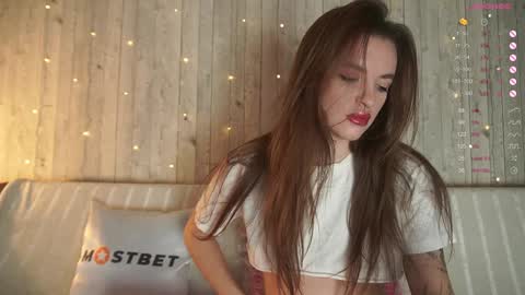 Snapshot of jelli_jennifer chatting on 8, 1, 2025 follow me on online show from 8, 1, 2025